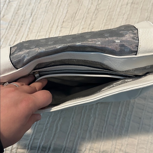 Juicy Couture White Bag with Gold Detail - Picture 8 of 9